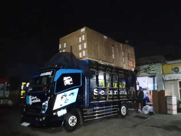 Sewa Truk Surabaya, Mudahkan Proses Distribusi Bisnis Anda