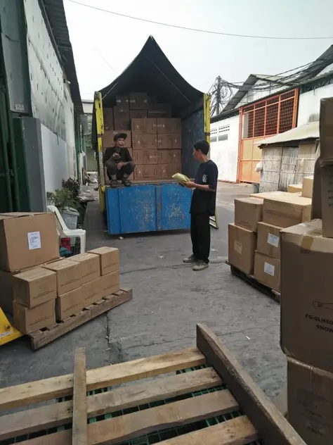 Sewa Truk Surabaya, Pilihan Andal untuk Pengiriman Barang Skala Besar