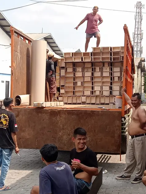 Sewa Truk Surabaya, Pilihan Tepat untuk Pengusaha dan Pelaku Usaha Lokal