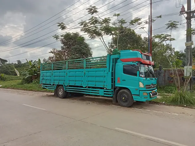 Sewa Truk Tronton Jakarta Pusat – Karang Asem, Efisiensi Pengiriman Proyek Besar