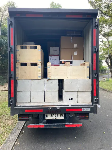 Rental Truk Engkel Jakarta Timur – Jembrana, Pilihan Andal dan Efisien untuk Distribusi Barang Antarpulau