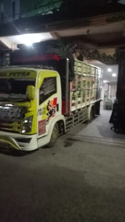 Rental Truk Fuso Jakarta Pusat – Jembrana, Solusi Logistik Cepat