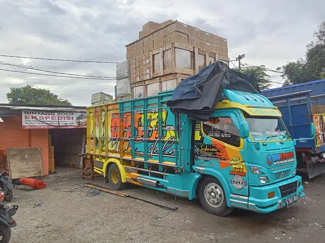 Sewa Truk Tronton Jakarta Selatan – Bima, Pengiriman Cepat untuk Usaha